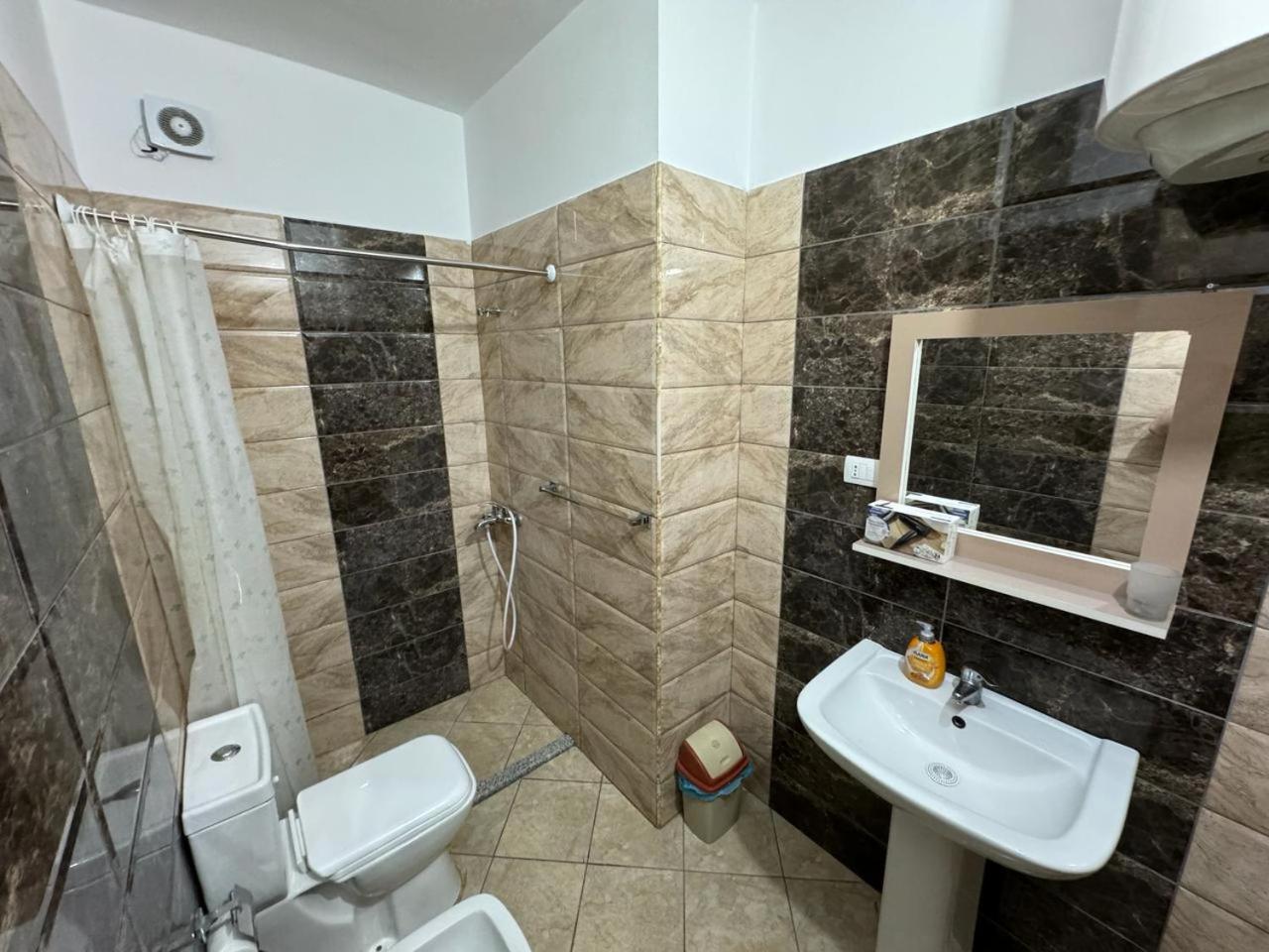 E.I.R Apartments Vlore Bagian luar foto
